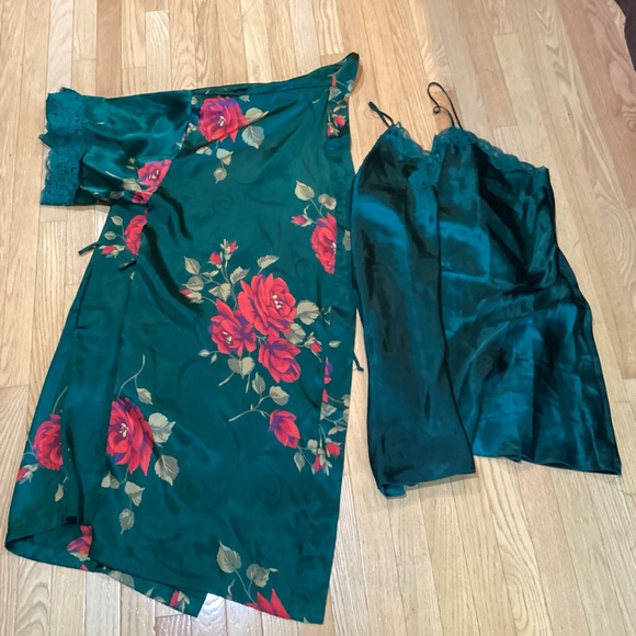 solange satin Other - Solange nightie and kimono set 22/24 hunter green with big roses